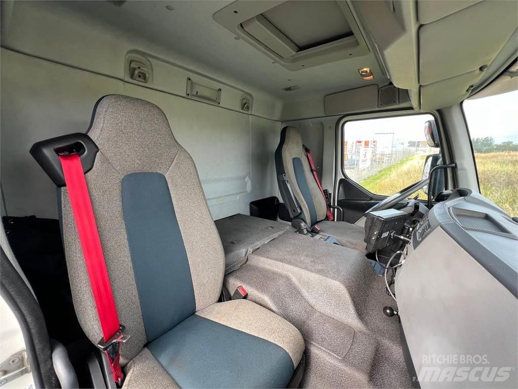 Volvo FE320 6x2*4 Dobozos teherautók