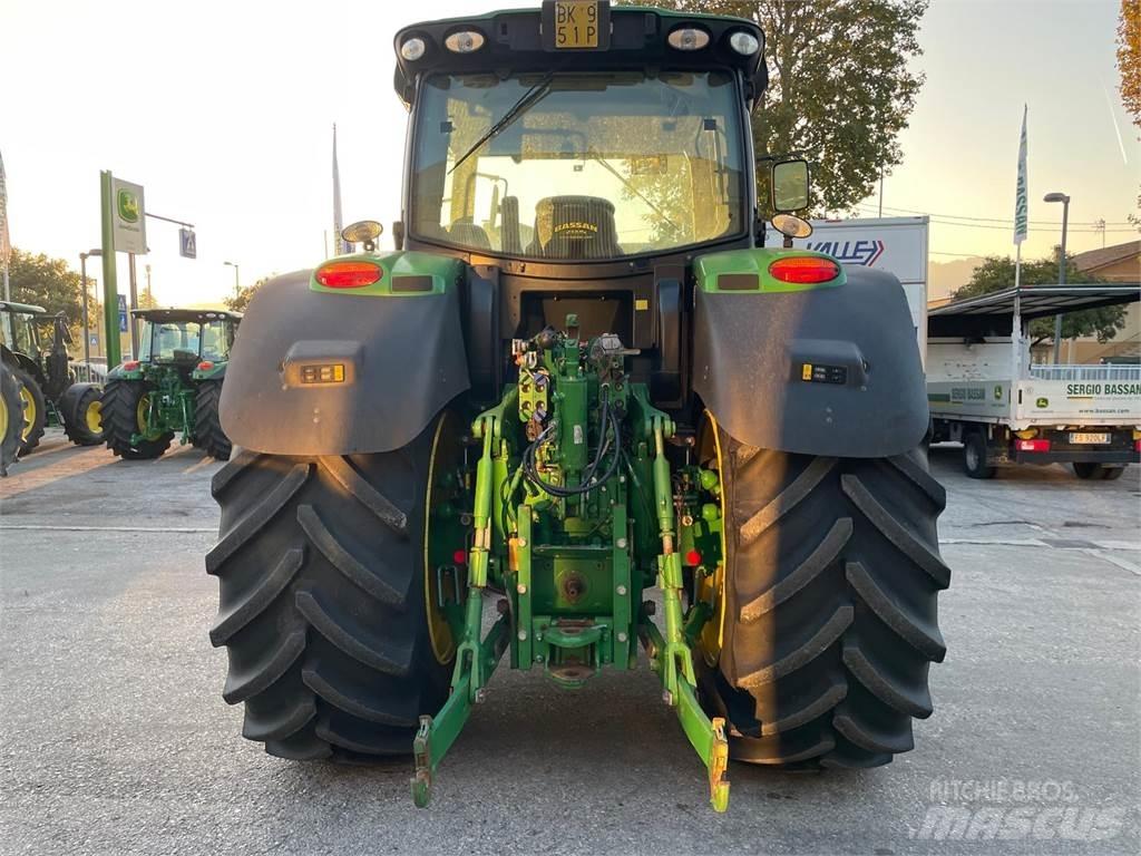 John Deere 6210 R Traktorok