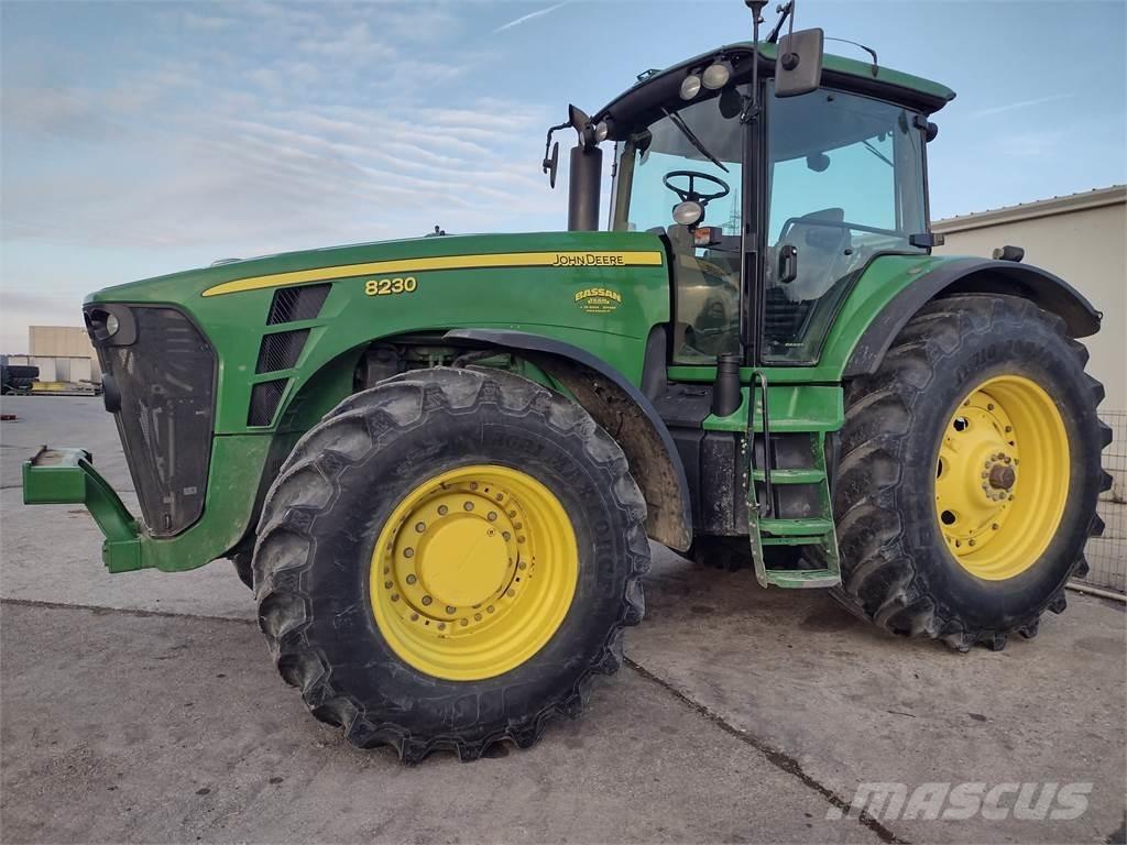 John Deere 8230 Traktorok