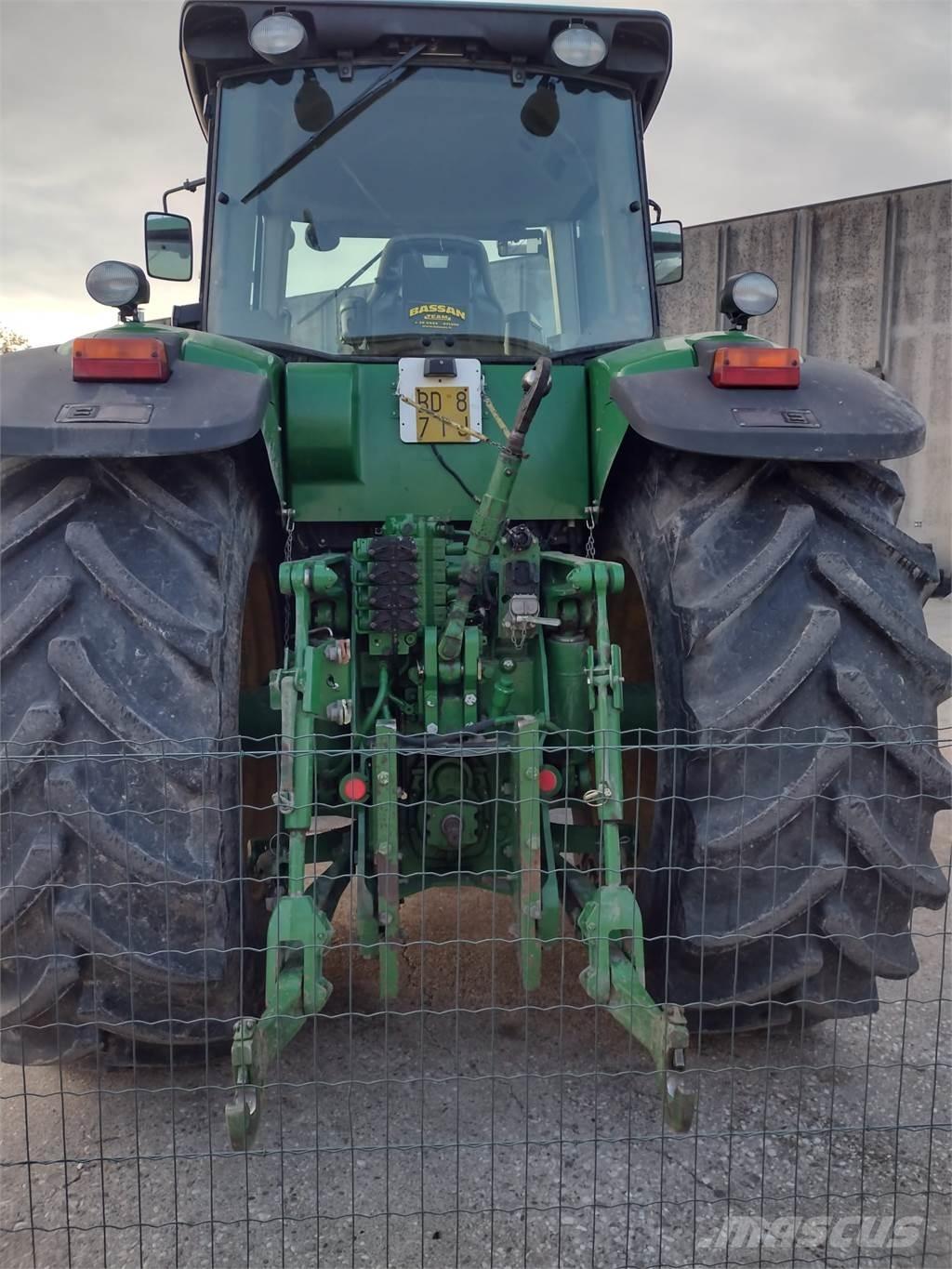 John Deere 8230 Traktorok
