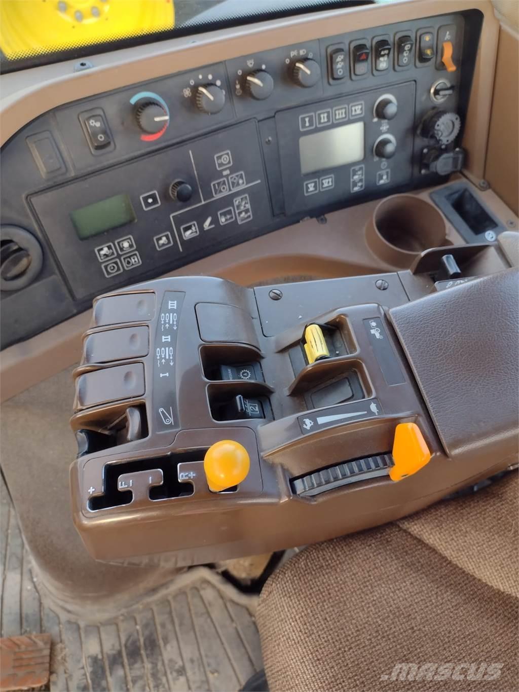 John Deere 8230 Traktorok