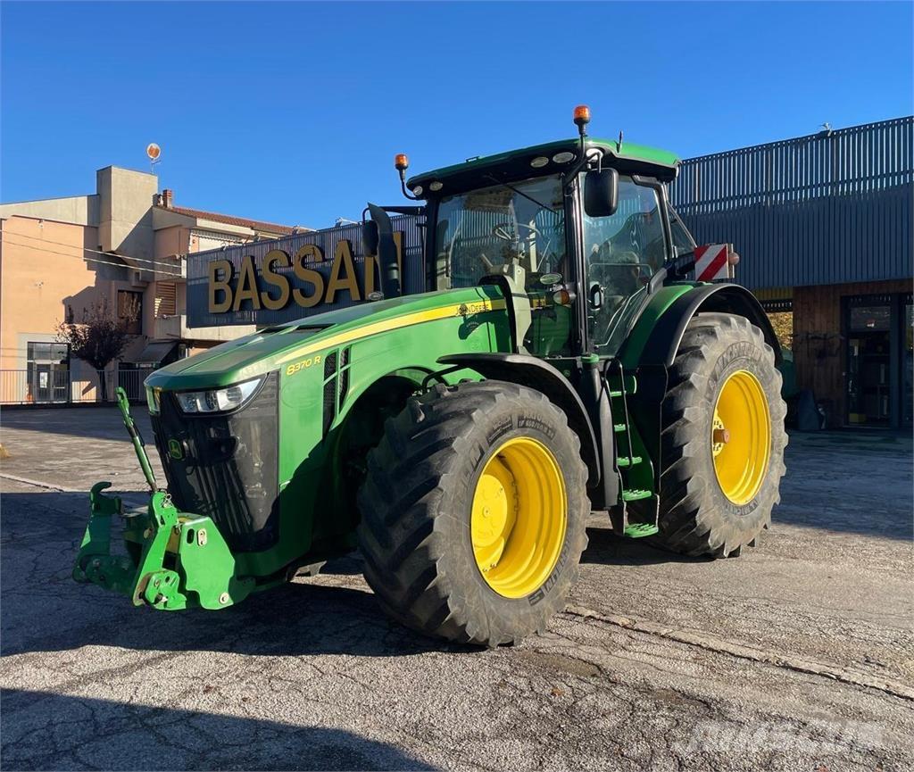 John Deere 8370 R Traktorok