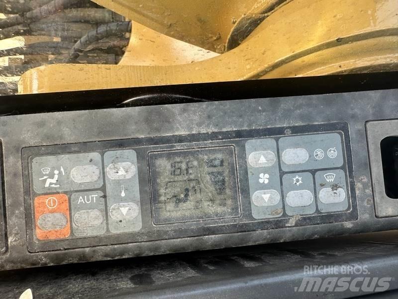 CAT 320 Lánctalpas kotrók