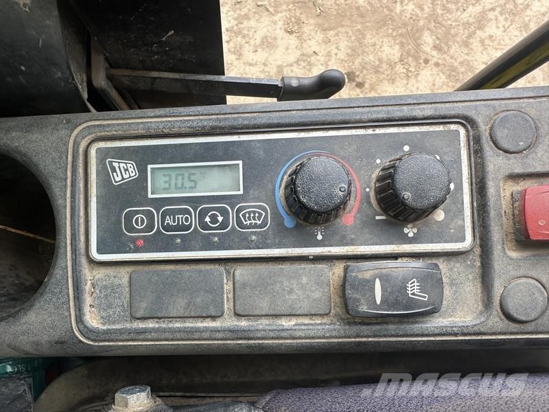 JCB JS130 Lánctalpas kotrók