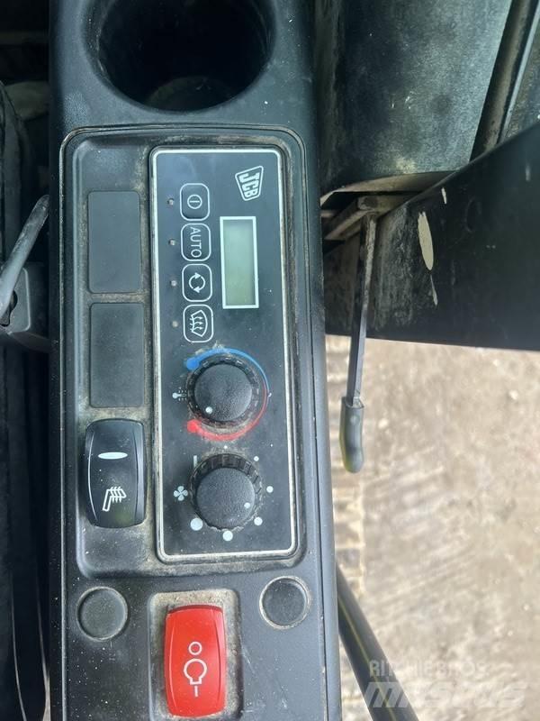 JCB JS145 LC T4 Lánctalpas kotrók