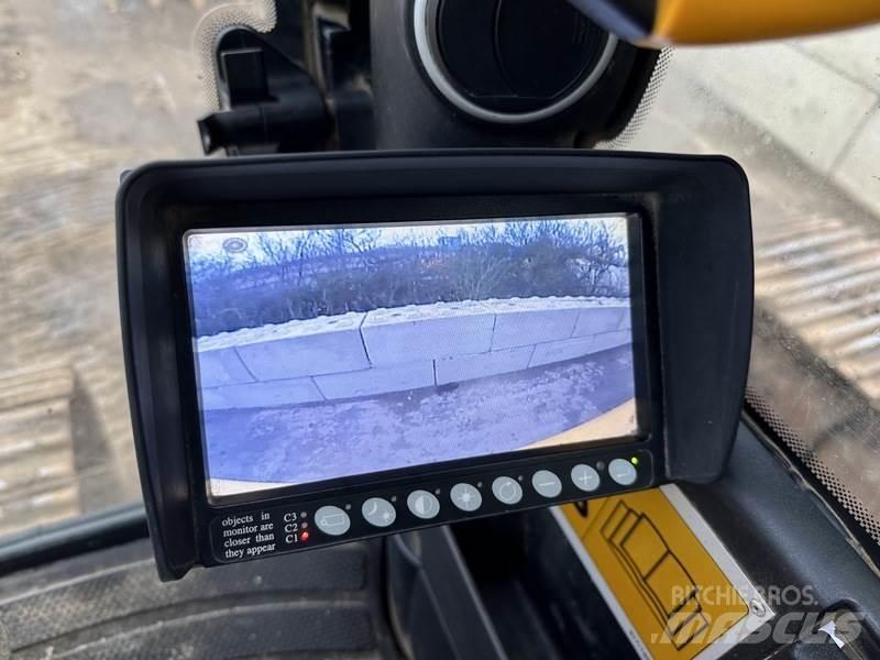 JCB JS370 LC T4 Lánctalpas kotrók