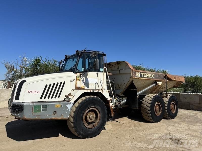 Terex TA250 Csuklósdömperek