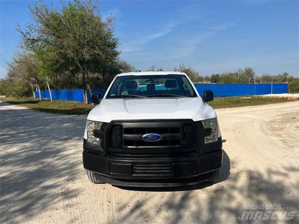 Ford F-150 Kis teherszállító/Platós kocsi