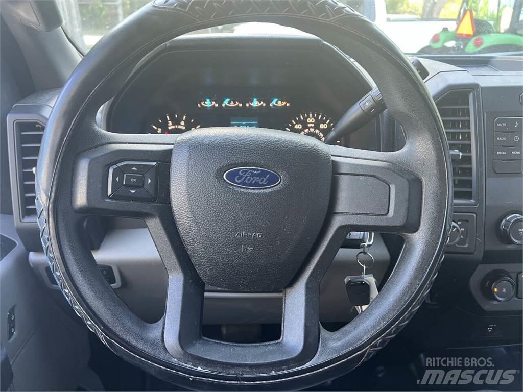 Ford F-150 Kis teherszállító/Platós kocsi