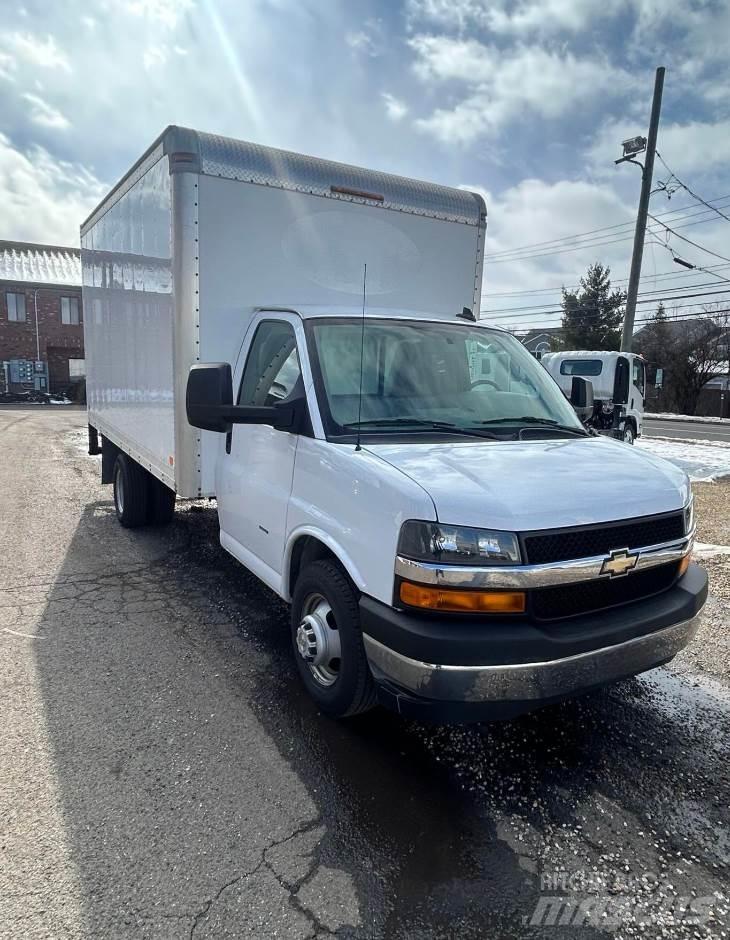 Chevrolet 3500 Dobozos teherautók