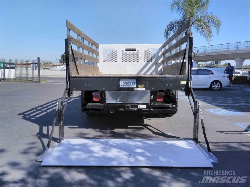 Ford F550 CREW CAB 4 Dobozos teherautók