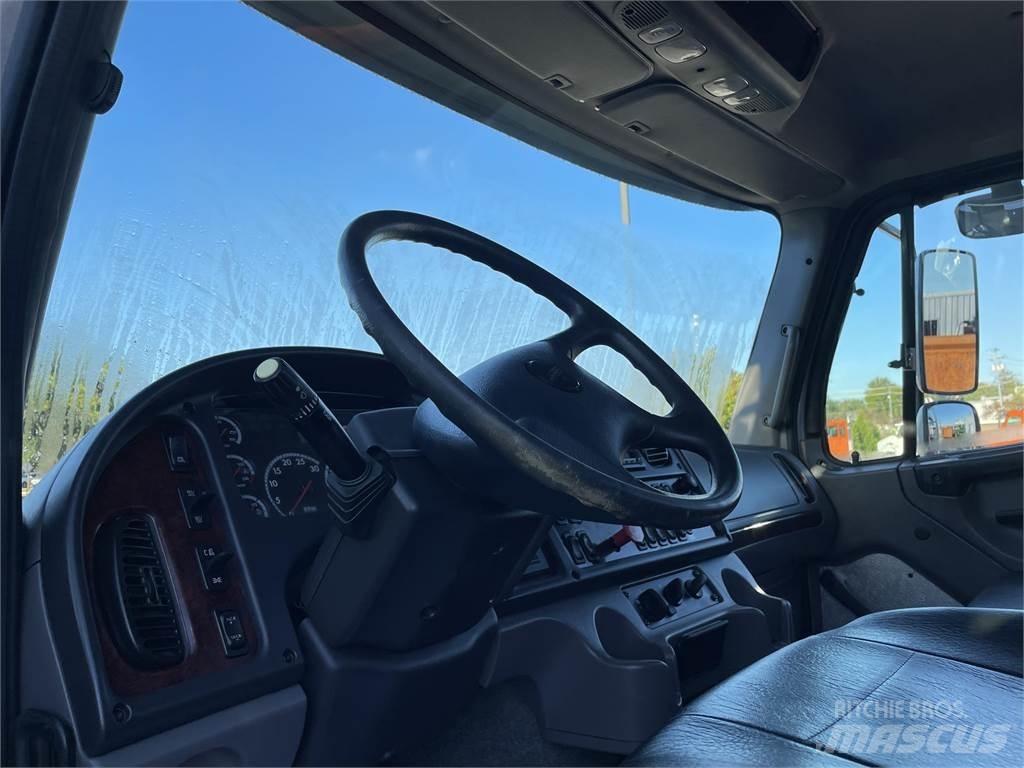 Freightliner 114SD Fülkés alváz