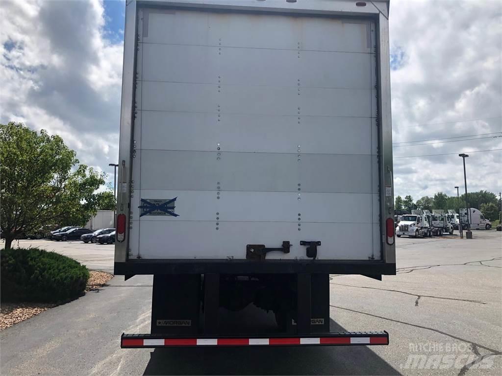Freightliner M2 106 Dobozos teherautók