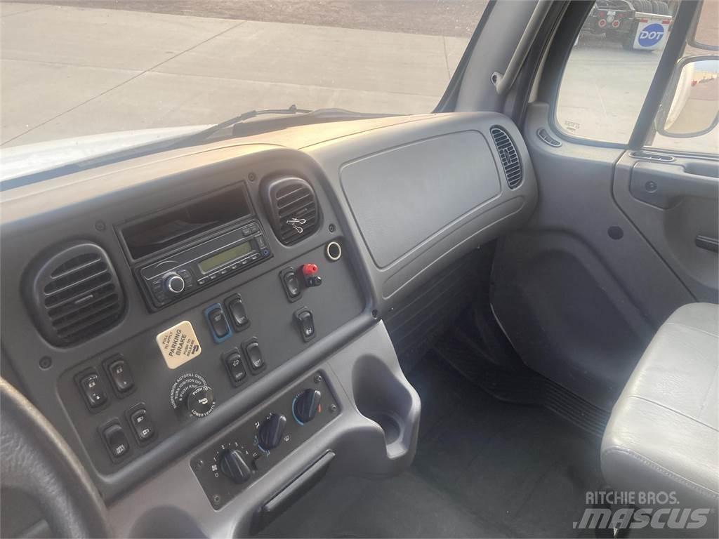 Freightliner M2 106 Fülkés alváz