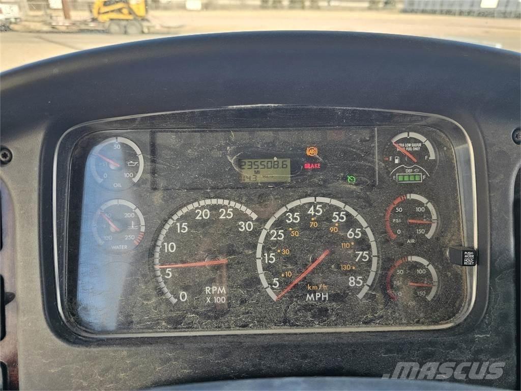 Freightliner M2 106 Nyergesvontatók
