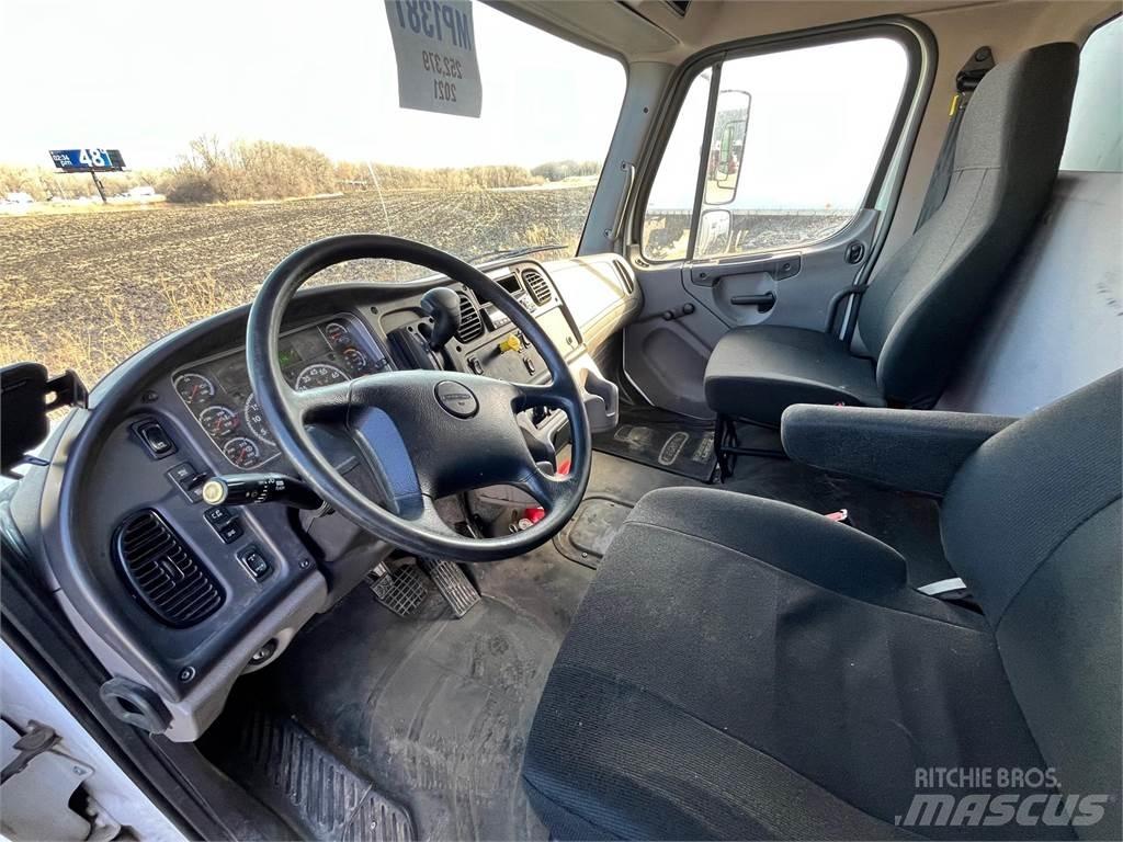 Freightliner M2 106 Dobozos teherautók