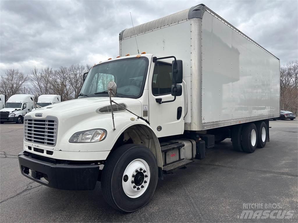 Freightliner M2 106 Dobozos teherautók