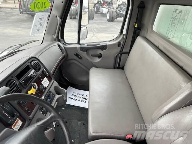 Freightliner M2106 Dobozos teherautók