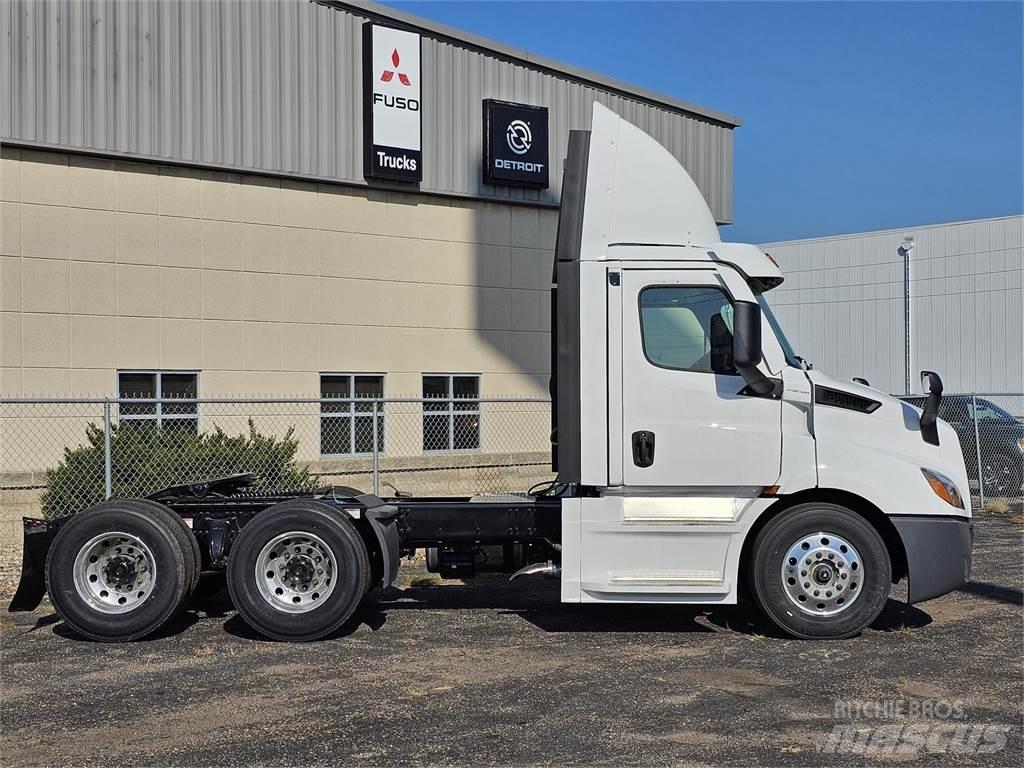 Freightliner PE116DC Nyergesvontatók