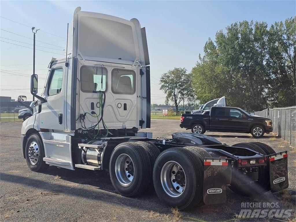 Freightliner PE116DC Nyergesvontatók
