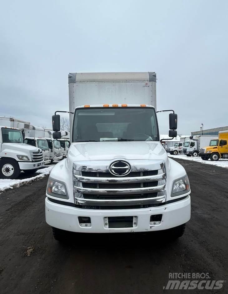 Hino 268 Dobozos teherautók
