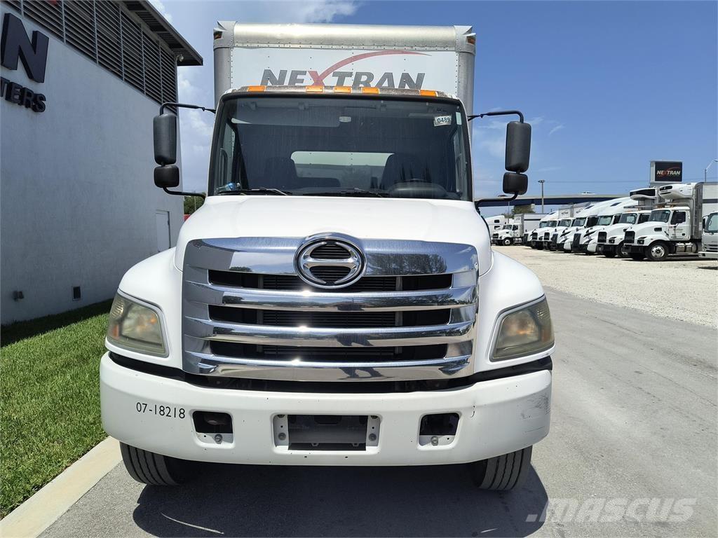 Hino 268 Dobozos teherautók