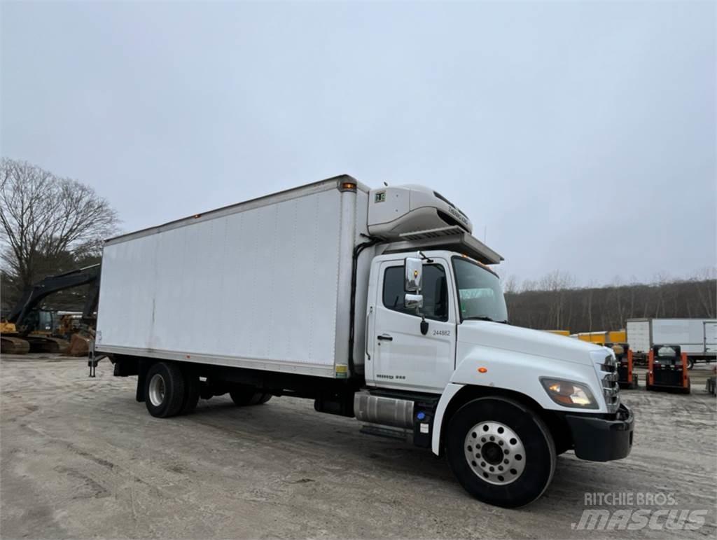 Hino 268 Dobozos teherautók