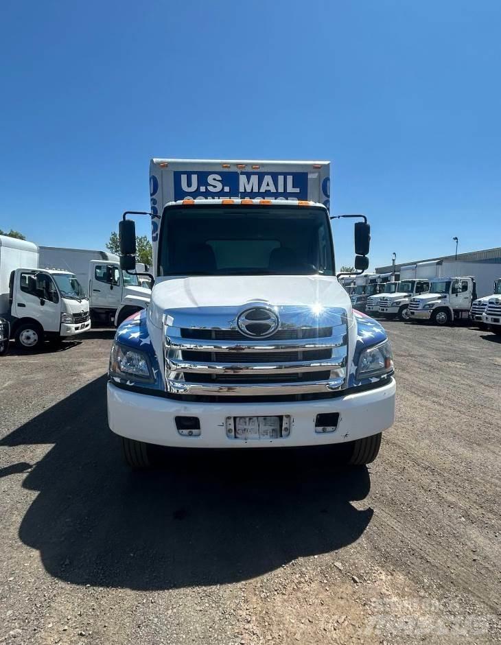 Hino 268 Dobozos teherautók