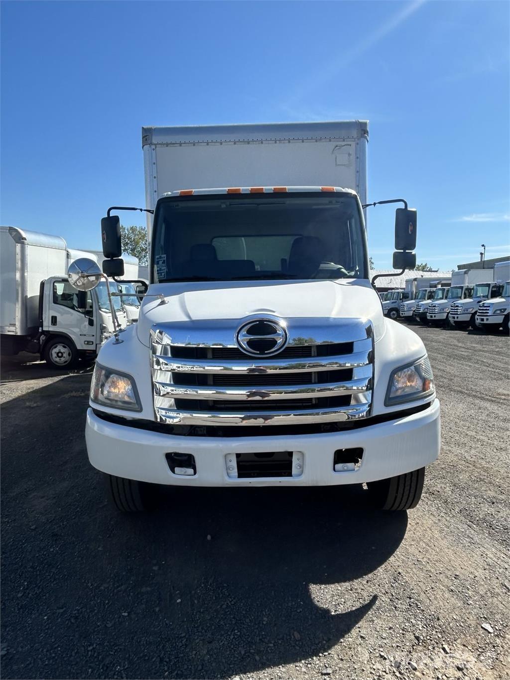 Hino 268A Dobozos teherautók