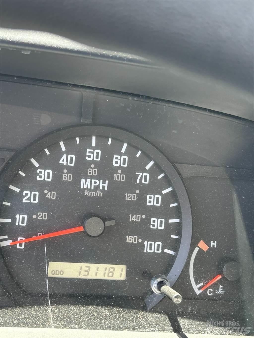 Isuzu NPR Dobozos teherautók