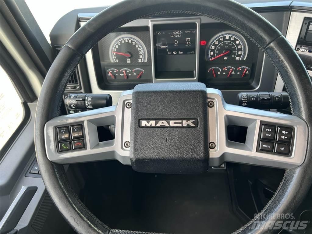 Mack AN64T Nyergesvontatók