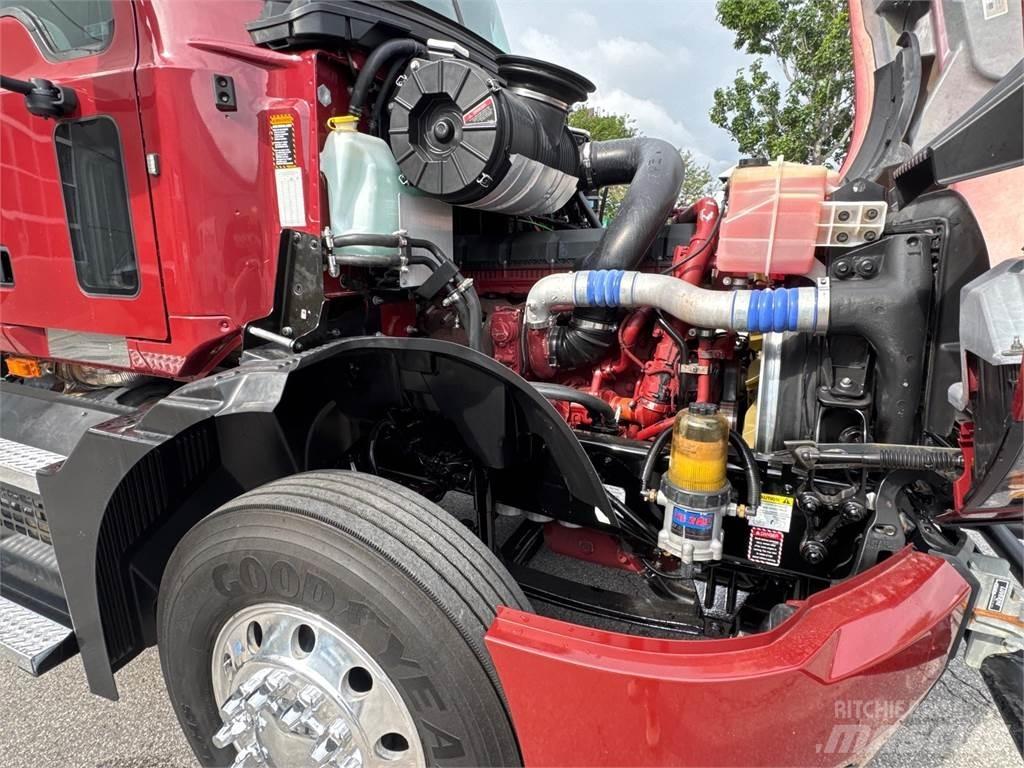 Mack AN64T Nyergesvontatók