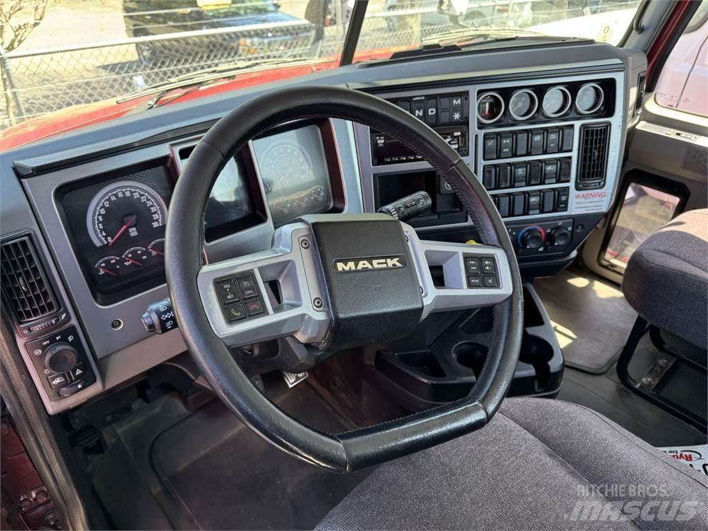 Mack AN64T Nyergesvontatók