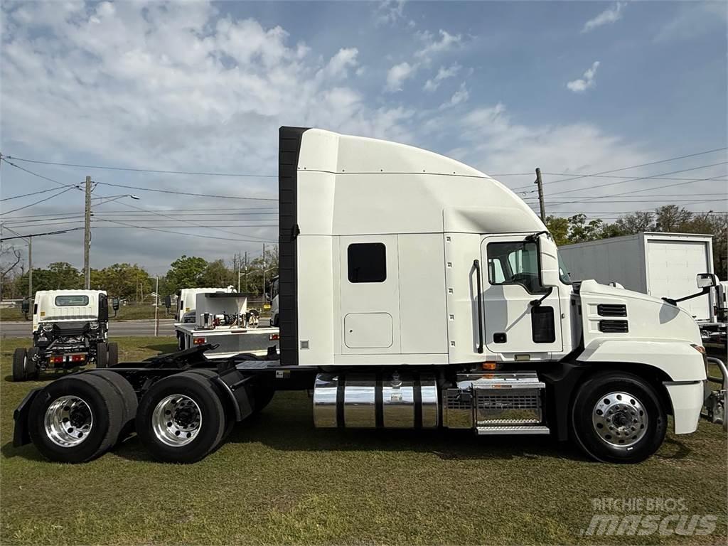 Mack AN64T Nyergesvontatók