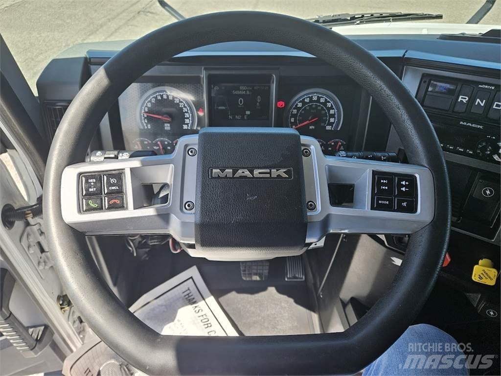 Mack AN64T Nyergesvontatók
