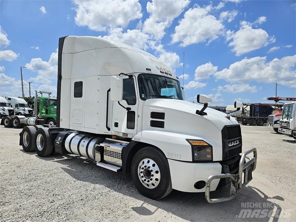 Mack AN64T Nyergesvontatók