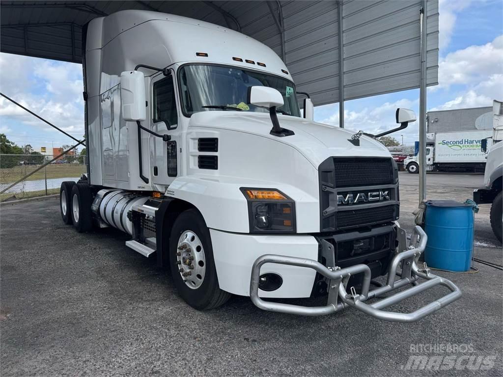 Mack AN64T Nyergesvontatók