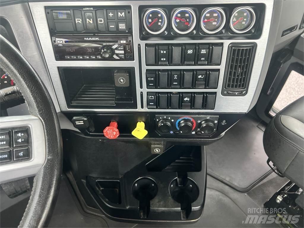 Mack AN64T Nyergesvontatók
