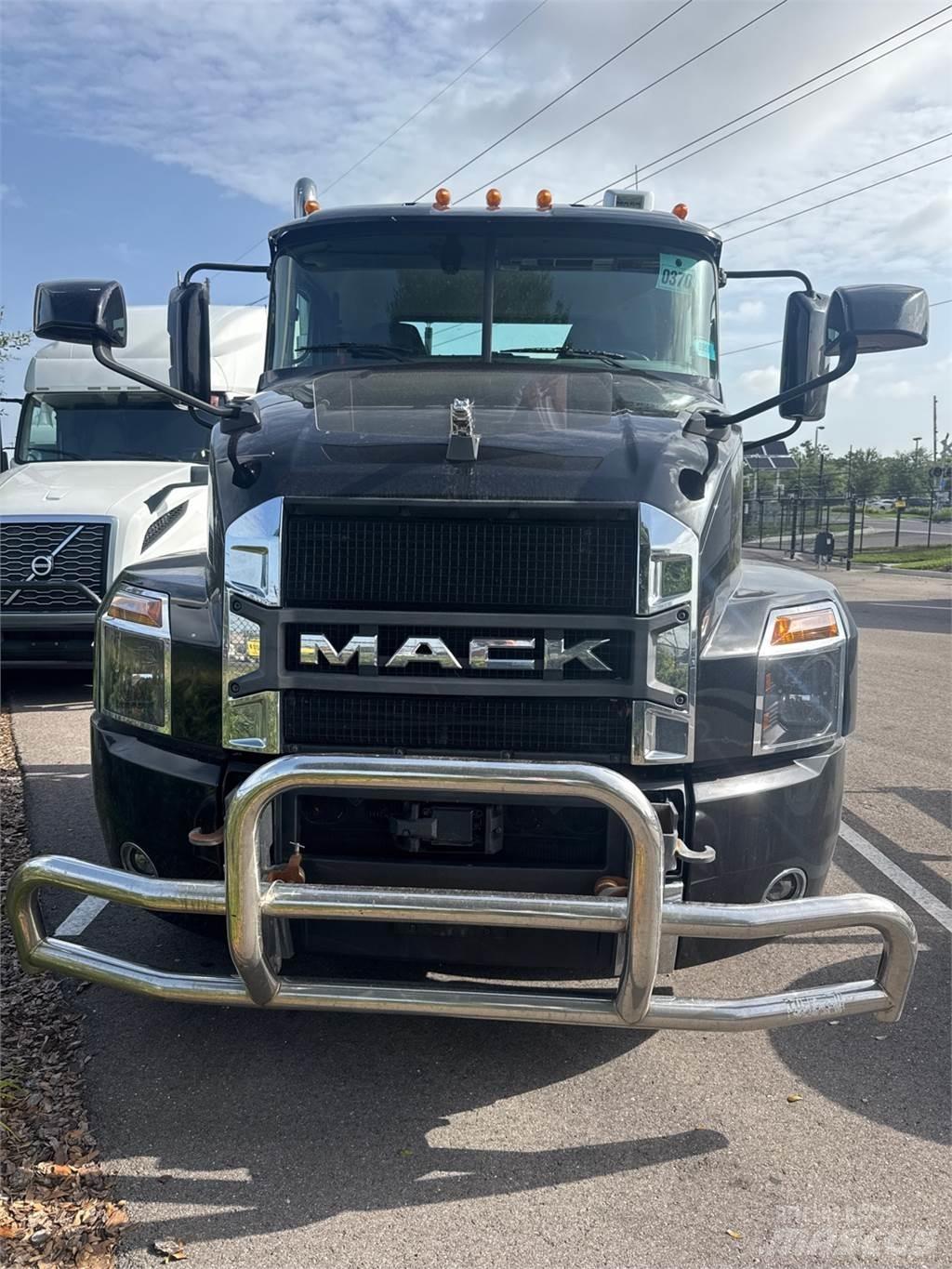 Mack AN64T Nyergesvontatók