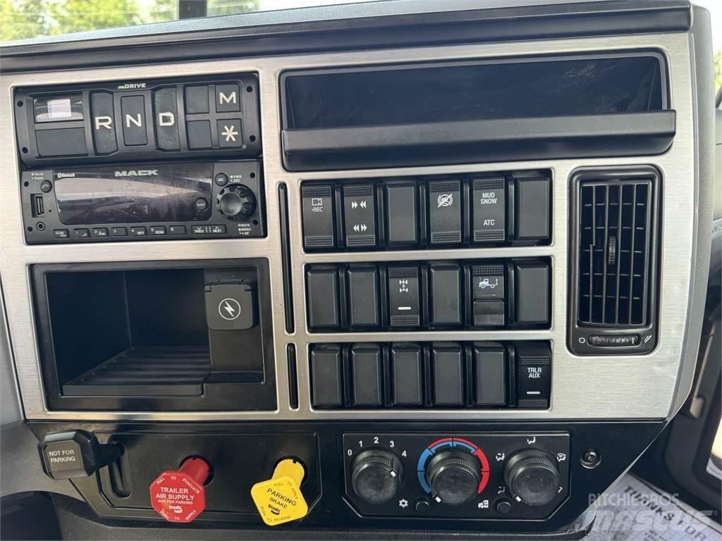 Mack AN64T Nyergesvontatók