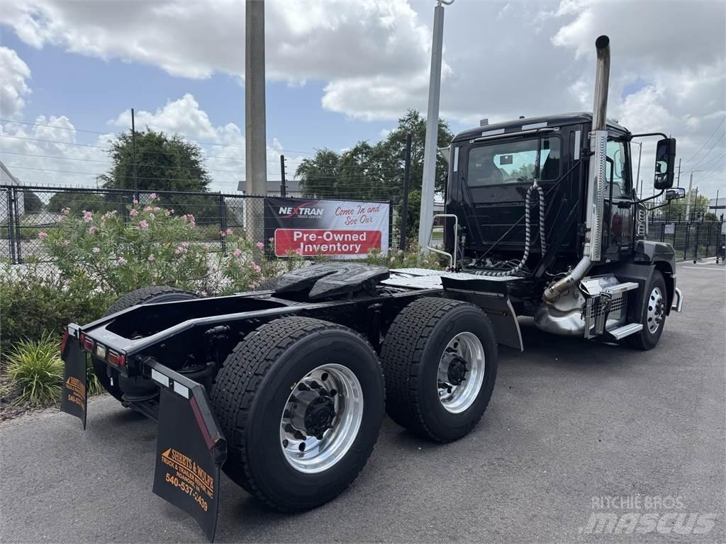 Mack AN64T Nyergesvontatók