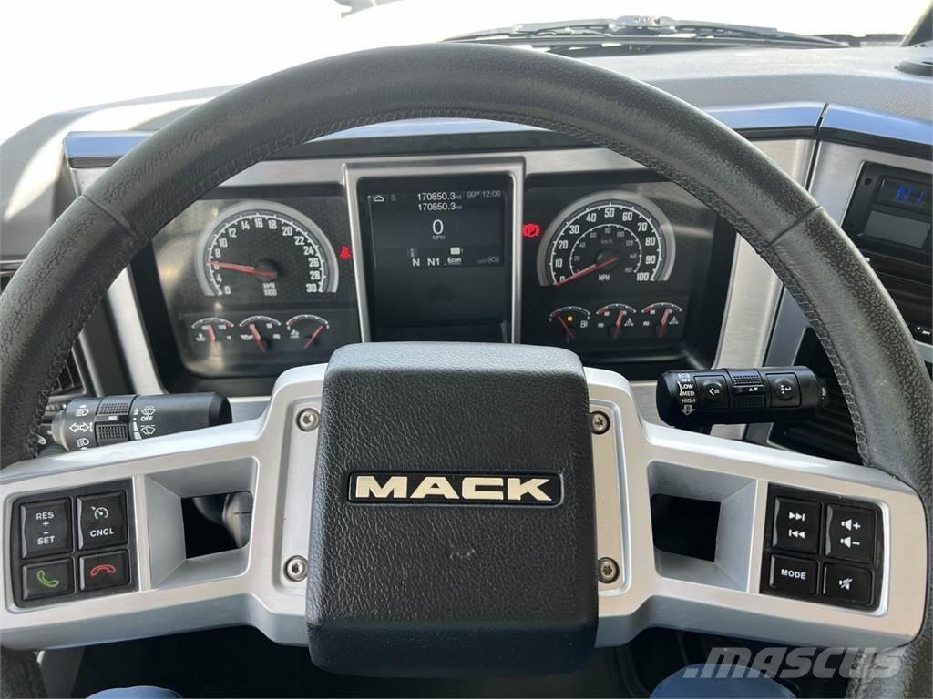 Mack AN64T Nyergesvontatók
