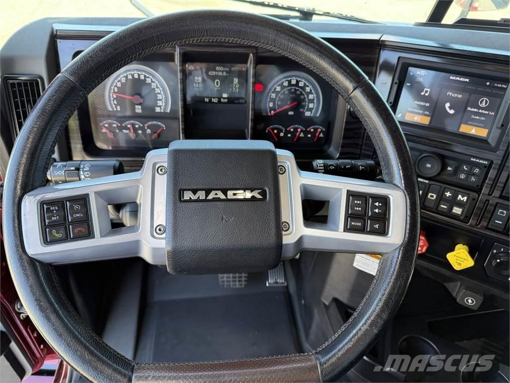 Mack AN64T Nyergesvontatók