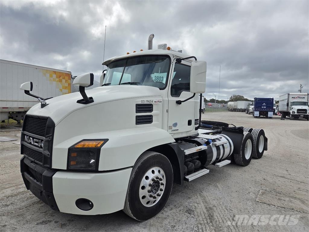 Mack AN64T Nyergesvontatók