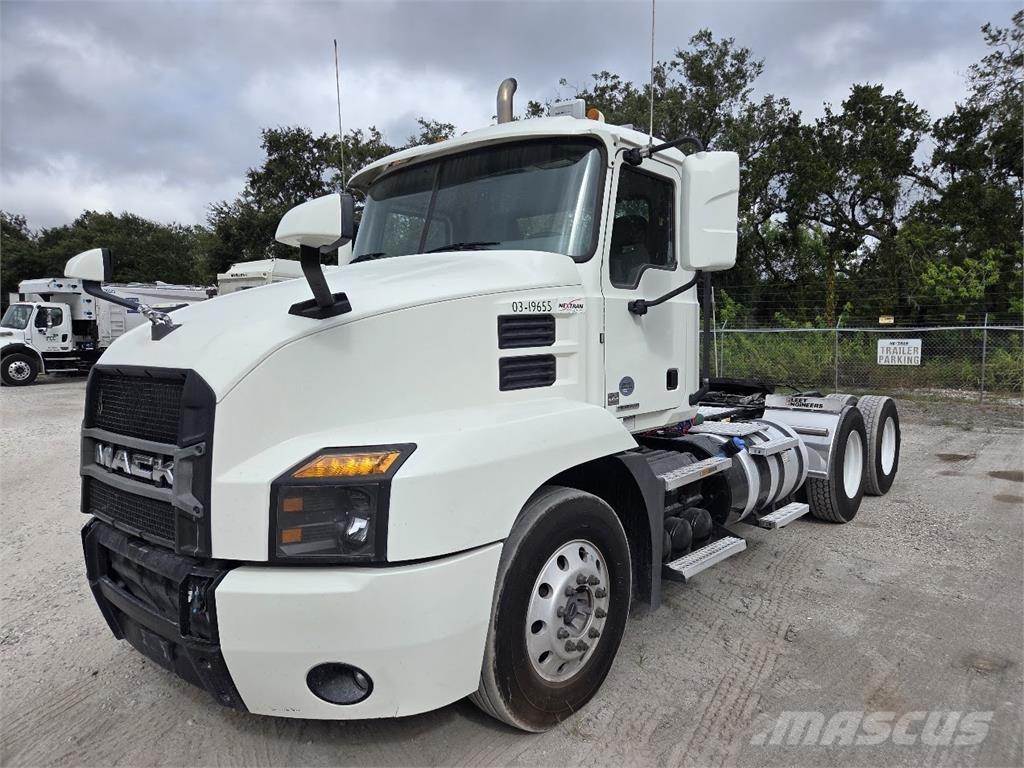 Mack AN64T Nyergesvontatók