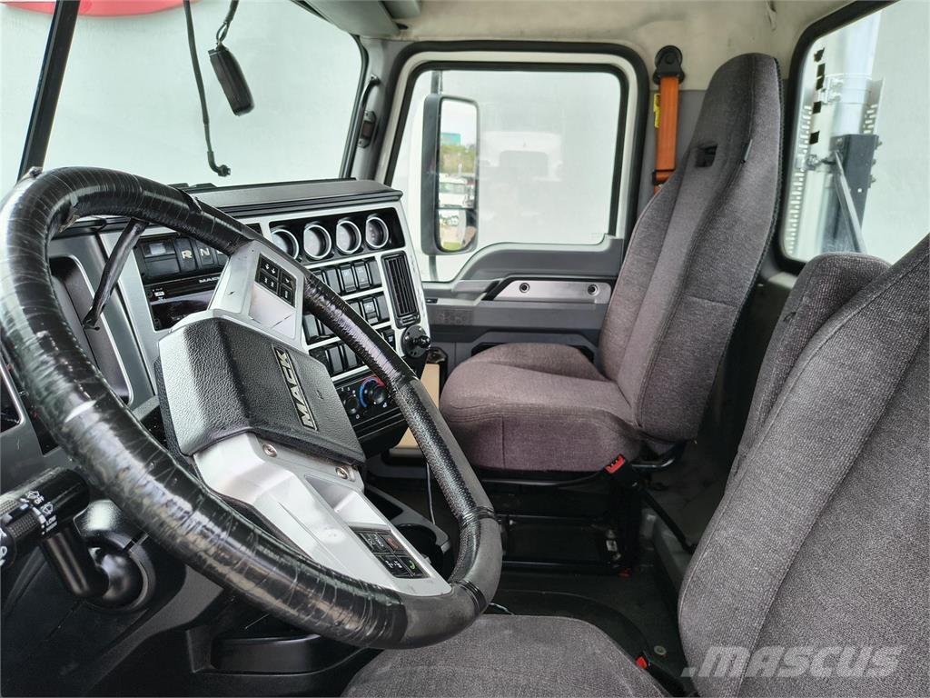 Mack AN64T Nyergesvontatók