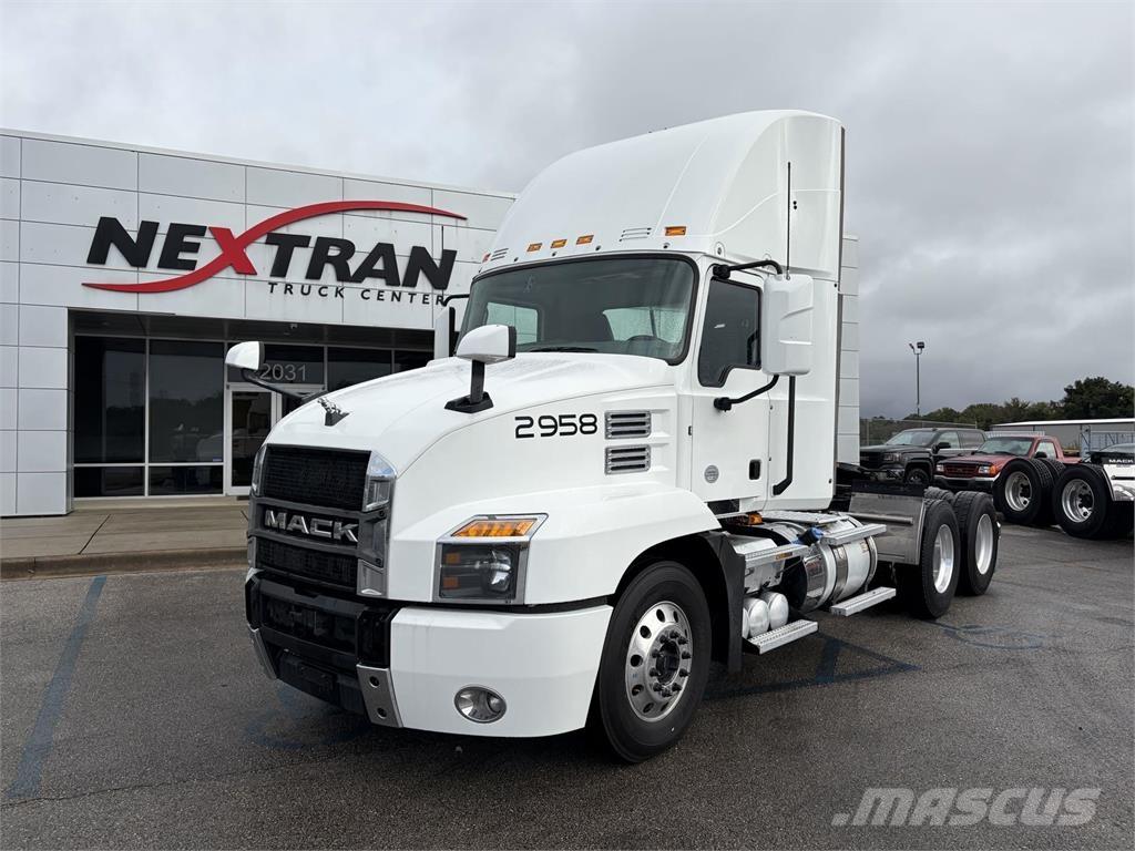 Mack AN64T Nyergesvontatók