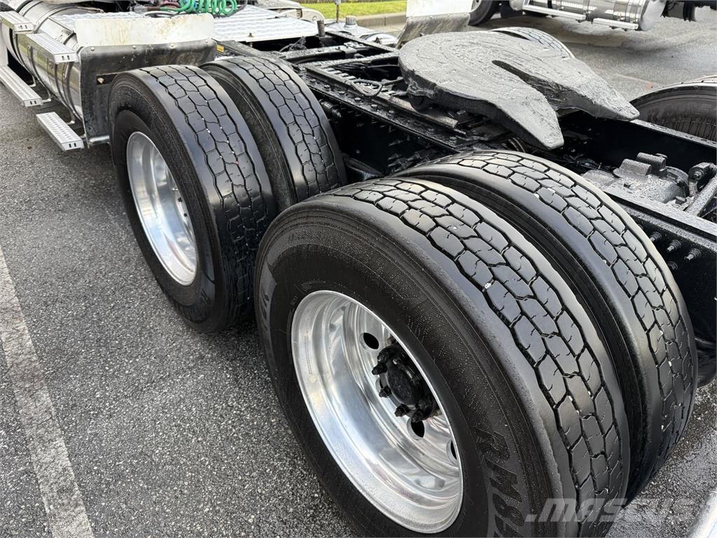 Mack CHU613 Nyergesvontatók