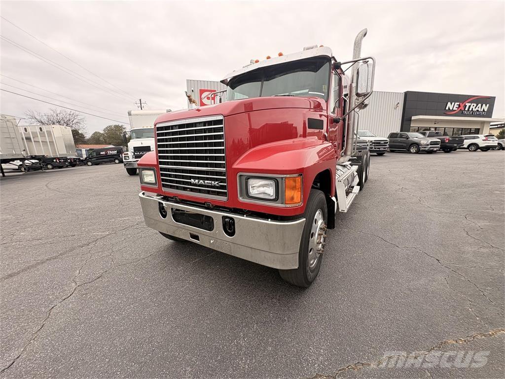 Mack CHU613 Nyergesvontatók