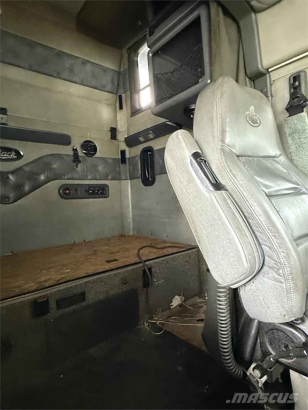 Mack CXU613 Nyergesvontatók